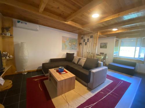 Cute lodge in Zeta