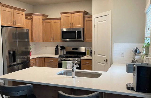 Cute Modern townhouse close many Utah national parks
