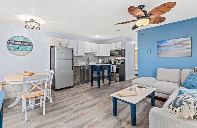 Cute Newly Remodeled! 500 feet to Beach!