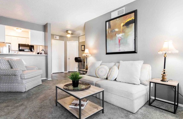 Cute One Bedroom Apartment w. Balcony!
