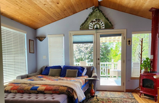 Cute private home in the heart of Yakima. Easy access to best city attractions.