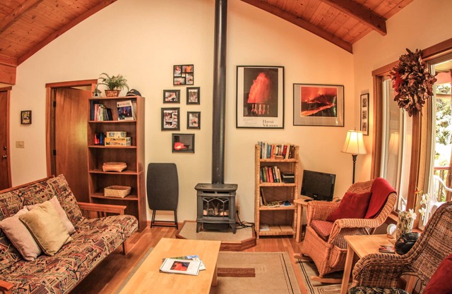 Cute, spacious rainforest cottage close to HVNP