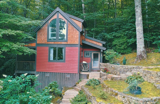 Cute Well Appointed Cabin, Lake Glenville Access, Close to Cashiers,Pet Friendly