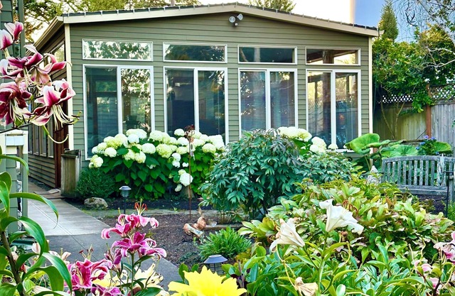 Cute West Seattle Cottage