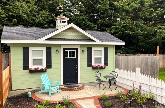 🌹Cutest Garden Cottage🌹Lopez Village-Walk to Beach, Dining, Brewery, Farm Mktn