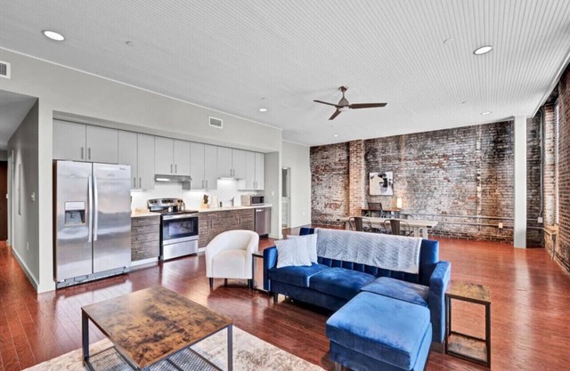 CW Downtown 1 BR King Heart of Whiskey Row