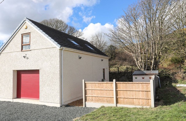 CWT CI, romantic, country holiday cottage, with a garden in Llangefni