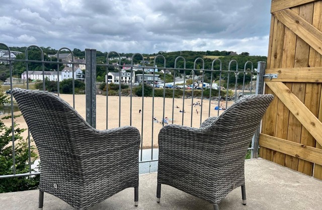 Cwtch Glanmordy by Aberporth Beach Holidays