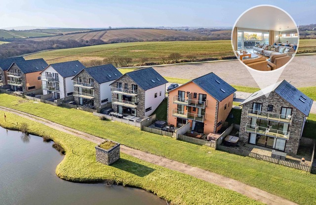 Cwtch- Retallack - Six Bedroom House, Sleeps 12