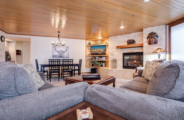 CX222 | Best Ski In/Out Property | Winter Shuttle | Hot Tub | Pool
