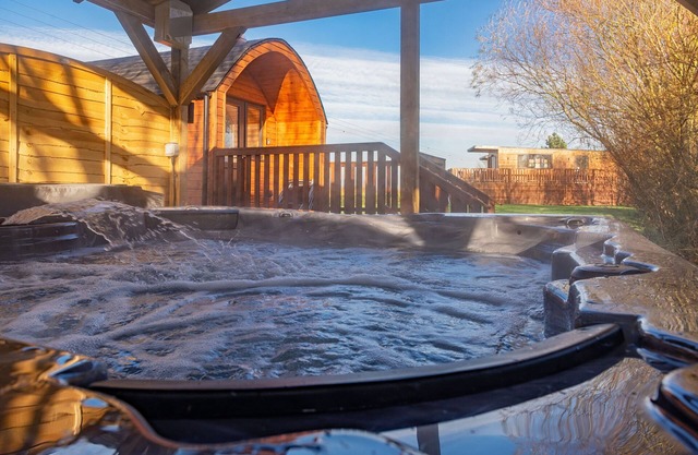 Cygnet - Mini Pod with Hot Tub