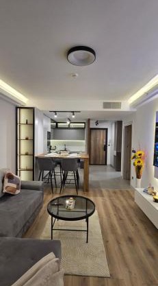D & B Luxury Apartment 26th floor