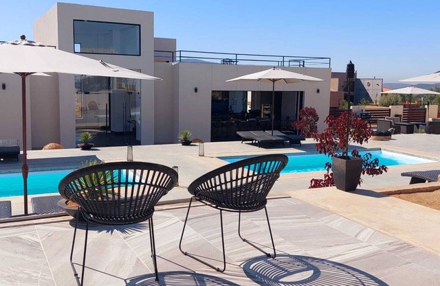 D'VINO, Home with 8 Poolside Suites in the in the Heart of Valle de Guadalupe.