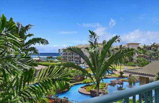 D312 - Ocean & Pool View Suite, Amazing Location, Centrally Located & Stunning!