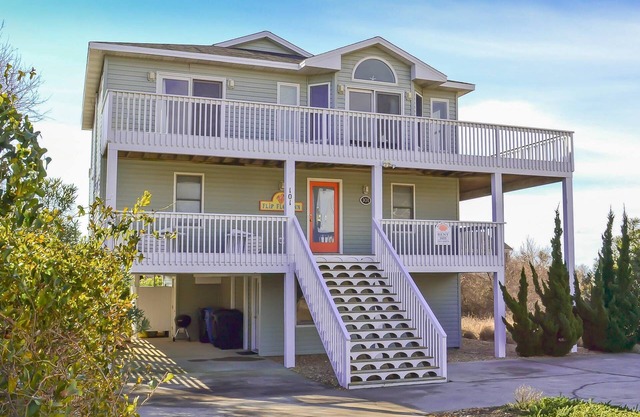 D3905 Flip Flop Inn. Courtyard w/Pool, Hot Tub, Well-Maintained, WiFi