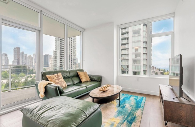 D8 - Bright & Modern 2BR with Stunning City Views