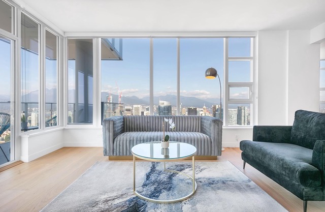 D82 - Incredible 55th Floor Luxury Apartment