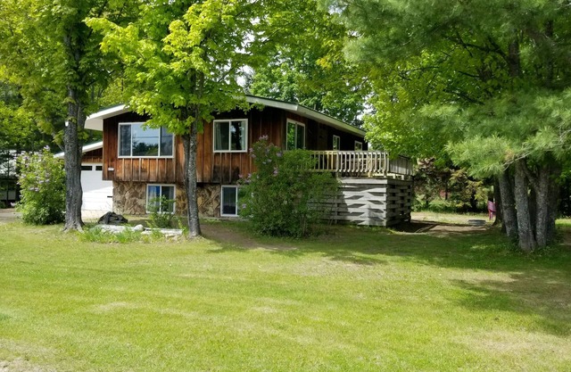 da Big House, 2 blocks from Lake Superior, near Pictured Rocks, Trail Access.