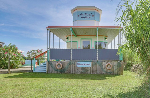 'Da Boat House' w/World-Class Bayou Fishing!