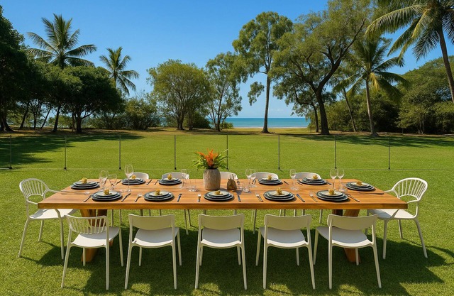 Da White Beachfront House Entertainer near Palm Cove Cairns