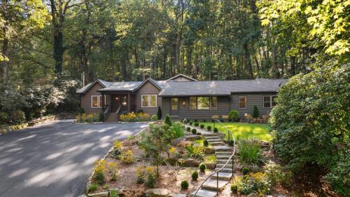 Dahlia House, 5 BDRM, Walk to town