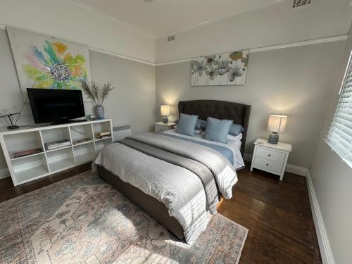 Daisy Cottage on Duke 3BR