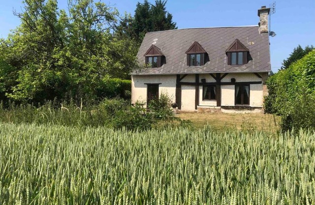 Daisy Cottage with seasonal Swimming Pool