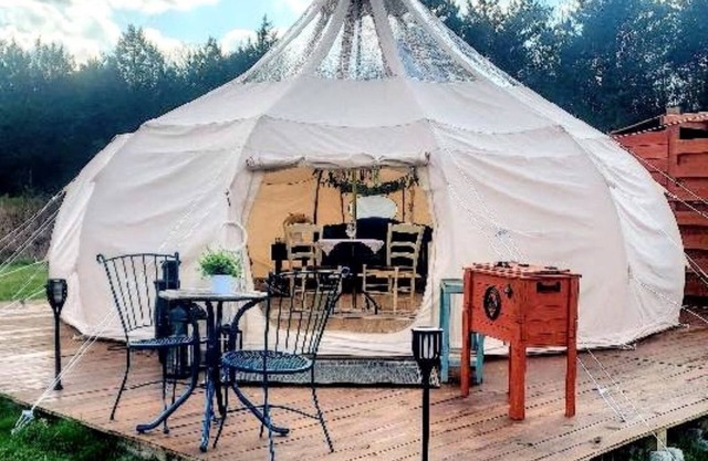 DAISY - Cozy & Romantic Hot Tub Glamping Experience