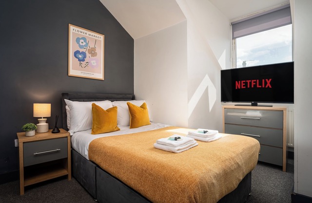 Daisy's Loft - Private En-suite Room in Wakefield