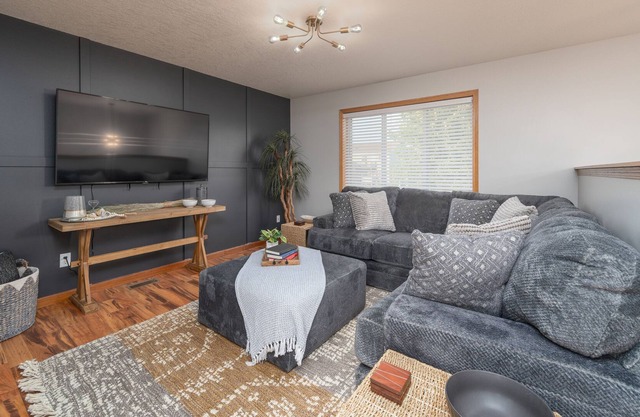 Dakota Cozy - Beatiful 9 Person Westside Home