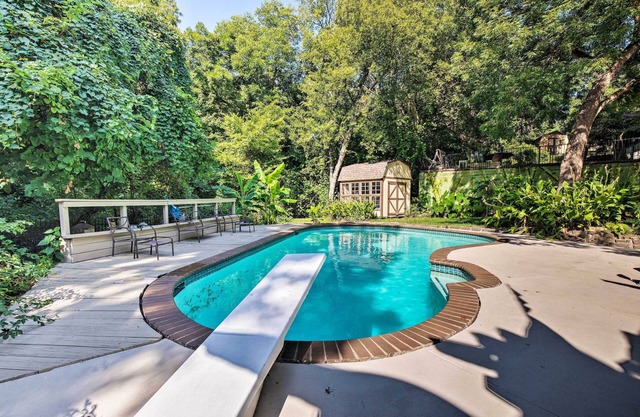 Dallas Area Home w/ Pool - 18 Mi to AT&T Stadium!