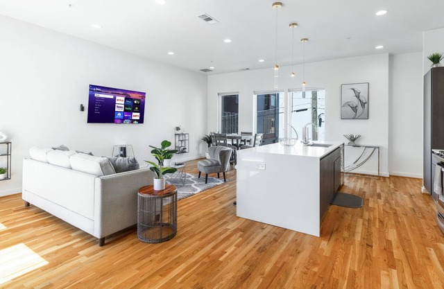 Dallas Downtown Luxury 4 Story Rooftop Townhome