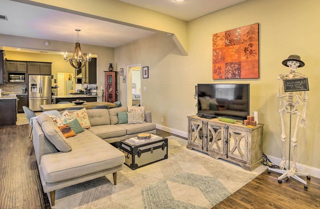 Dallas Home w/ Yard & Fire Pit ~ 5 Mi to Dtwn