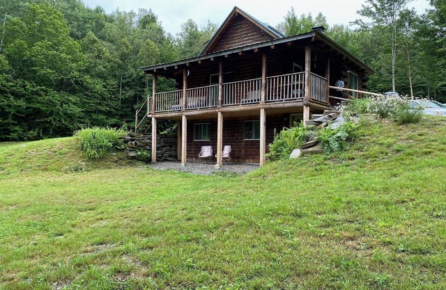 "Dam Right" Off-Grid/Solar powered Log Cabin with DIRECT Trail Access