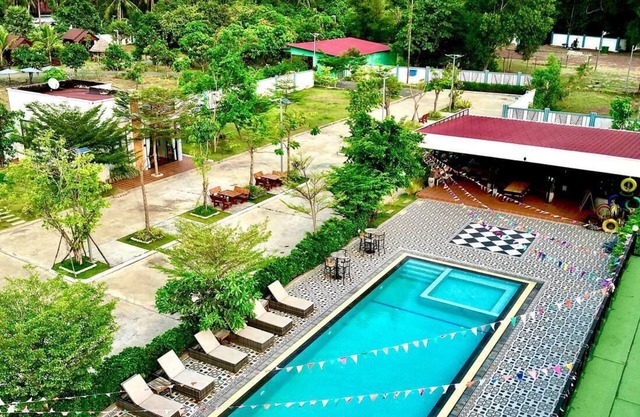 Damnak Borey Resort