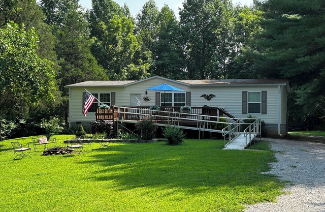 Dan's Place at Dale Hollow Lake - RARELY FOUND ACCESSIBLE vacation home!