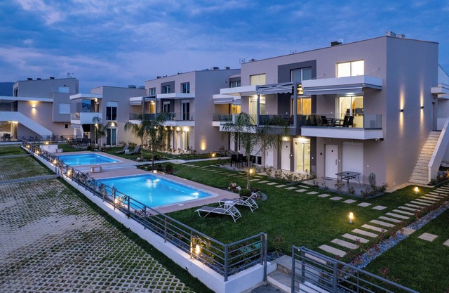 Danai & Palm Residential Complex-Two-Bedroom Loft with Pool Access