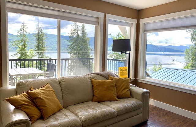Dancing Waters Lakehouse - Semi Waterfront - Shuswap Vacations and Sledding Accommodation