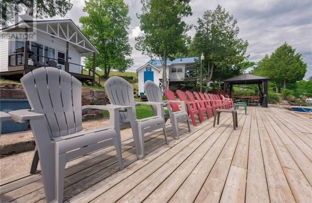 "DANCING WATERS"! Welcomes your family to MINNEHAHA COTTAGE RESORT #8