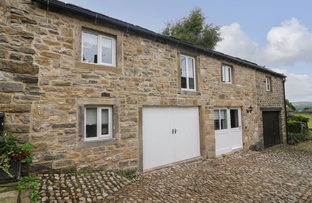 DARROWBY BARN, family friendly in Grassington