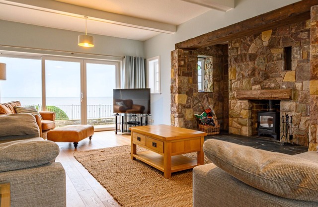 DARTANS, pet friendly, country holiday cottage in Penrhyn Bay