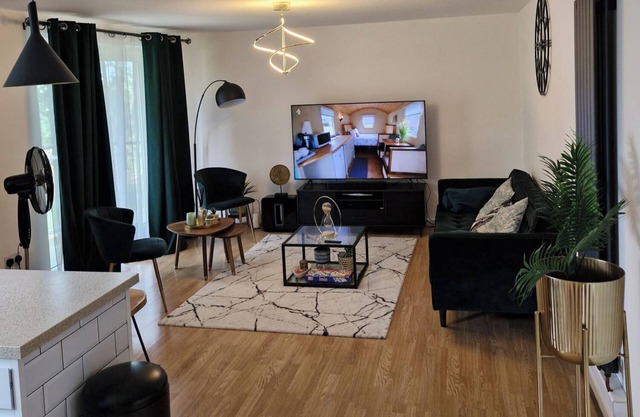Dartford Sleeps 5, Pets Ok with Balcony & Parking