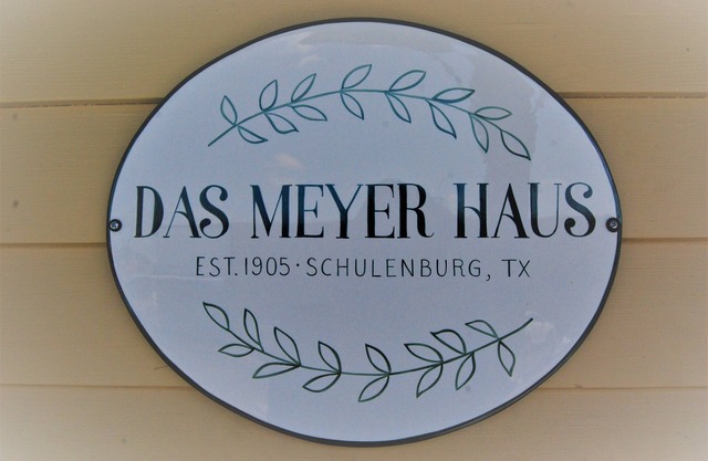 Das Meyer Haus - Luxe Victorian Gem