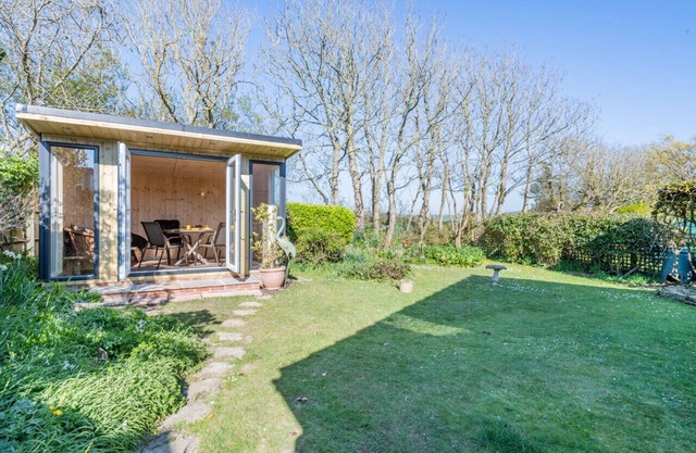 Davids Cliff Walk - Two Bedroom House, Sleeps 4