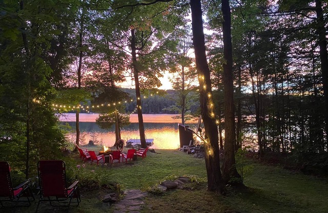 Dawson Loop Inn - Private Lakefront Cottage