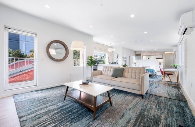 Day Dreams by AvantStay | Modern Loft w/Views of Hollywood Sign | A+ Location