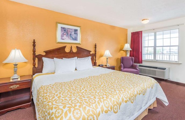 Days Inn by Wyndham Amherst