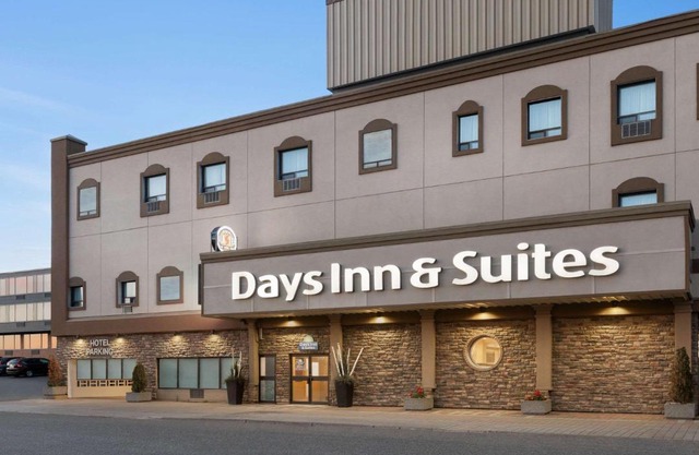 Days Inn & Suites by Wyndham Sault Ste. Marie ON