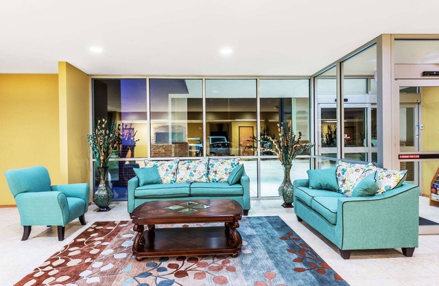 Days Inn & Suites by Wyndham El Dorado