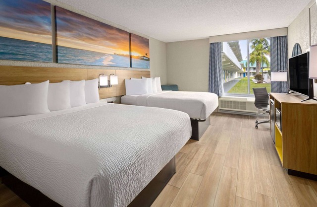 Days Inn & Suites by Wyndham Fort Pierce Midtown